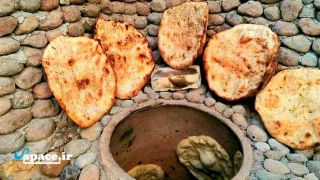 نان محلی در اقامتگاه بوم گردی سرای جهانگرد - یزد - مهریز